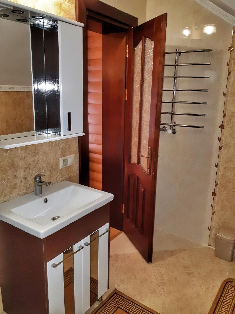 Knyazhyi Dvir Apartman Fenyves Kültér fotó