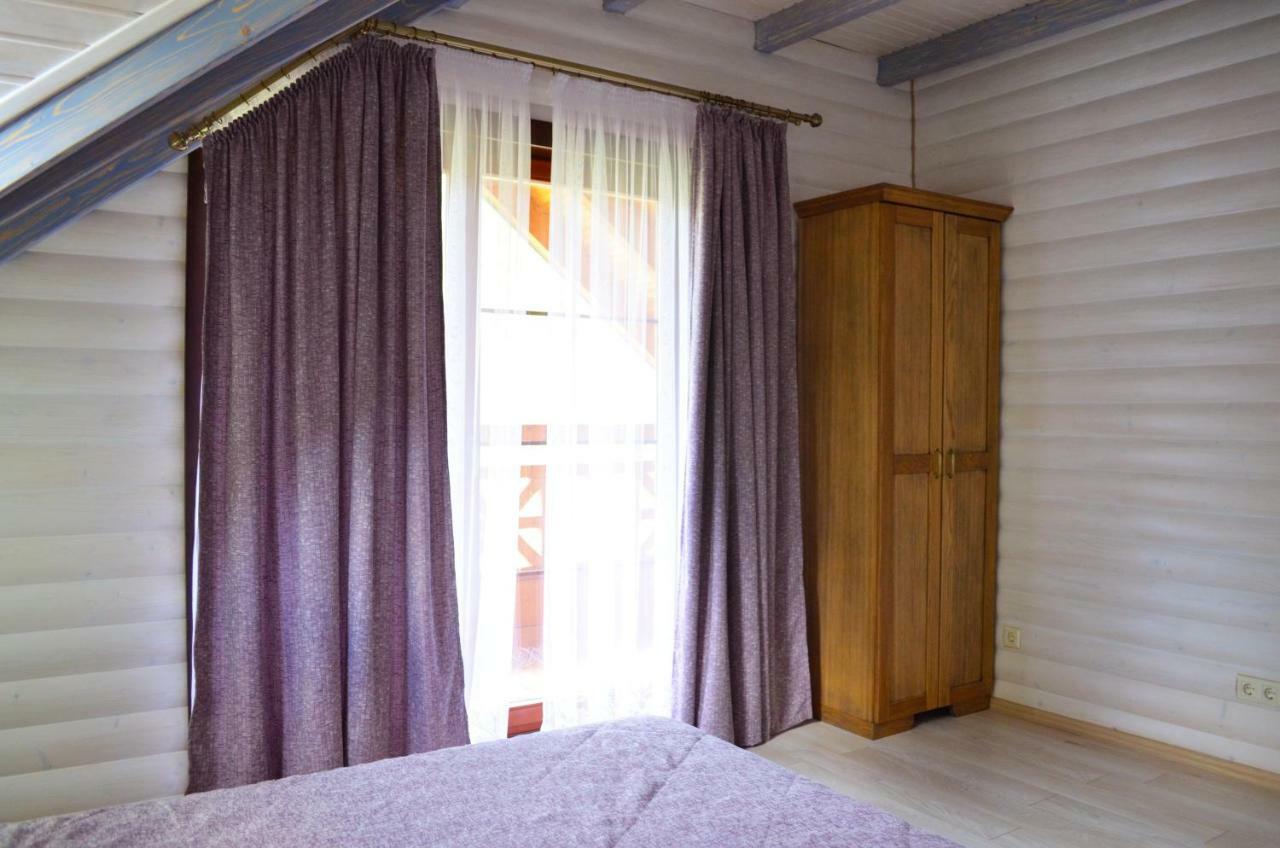 Knyazhyi Dvir Apartman Fenyves Kültér fotó