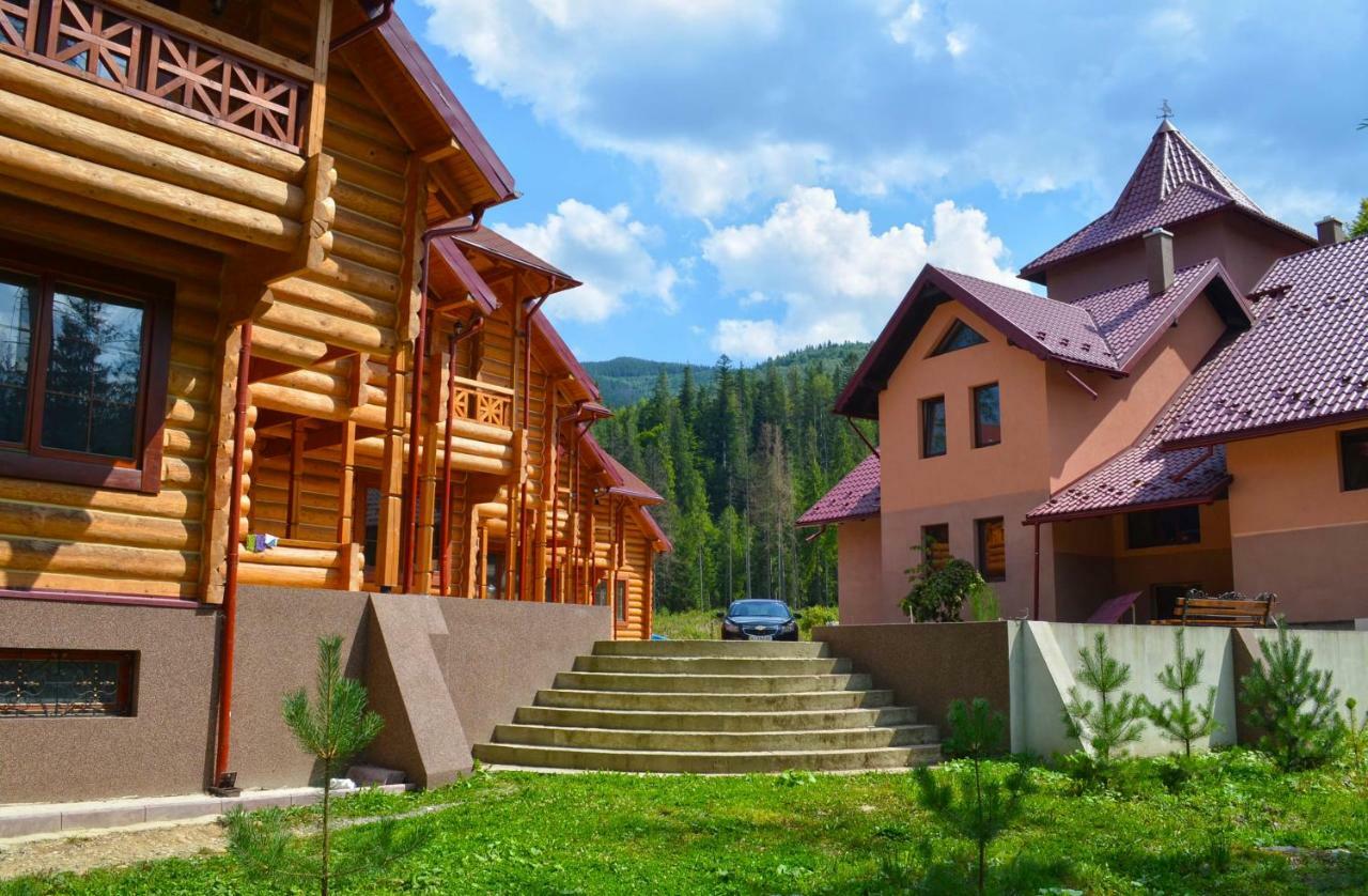 Knyazhyi Dvir Apartman Fenyves Kültér fotó
