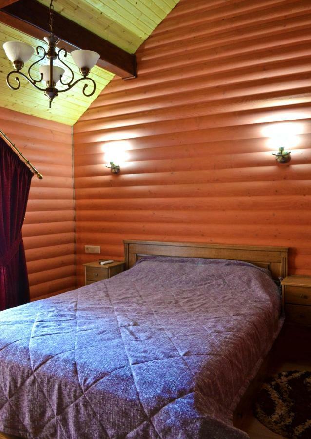 Knyazhyi Dvir Apartman Fenyves Kültér fotó